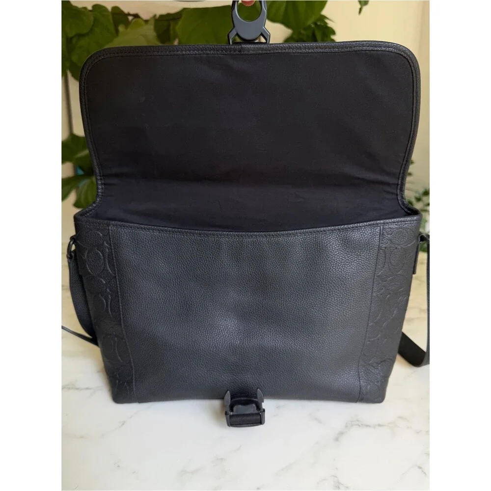 Coach Beck Messenger Crossbody Bag in Signature Pebble Leather Black CP115
